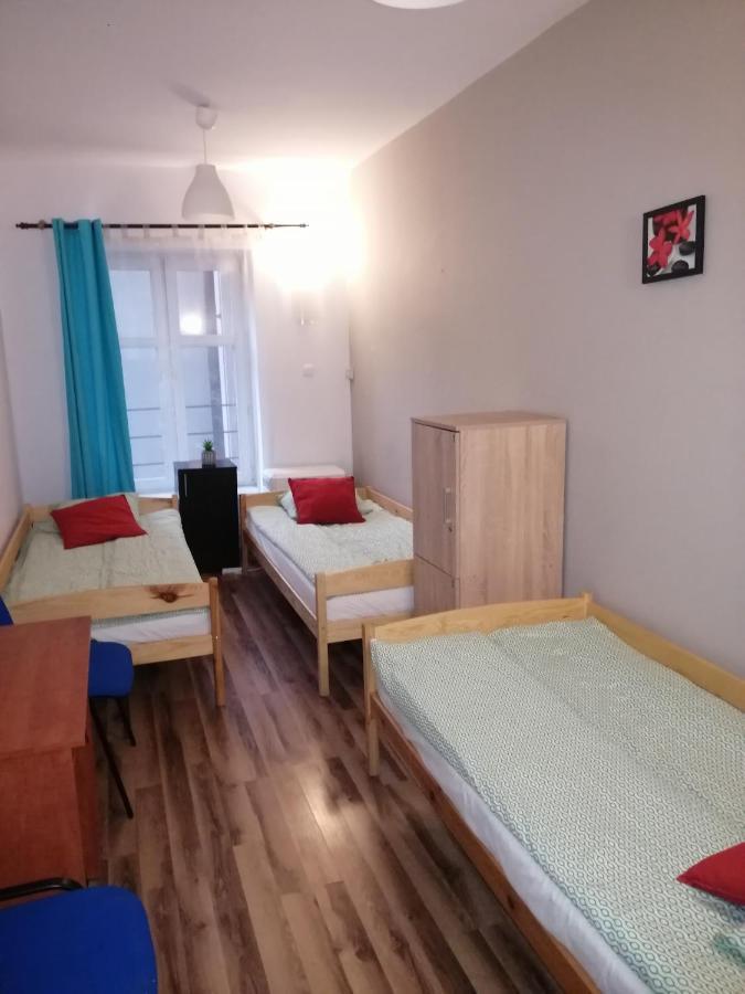 Hostel Gliwice Centrum Parking Exteriör bild