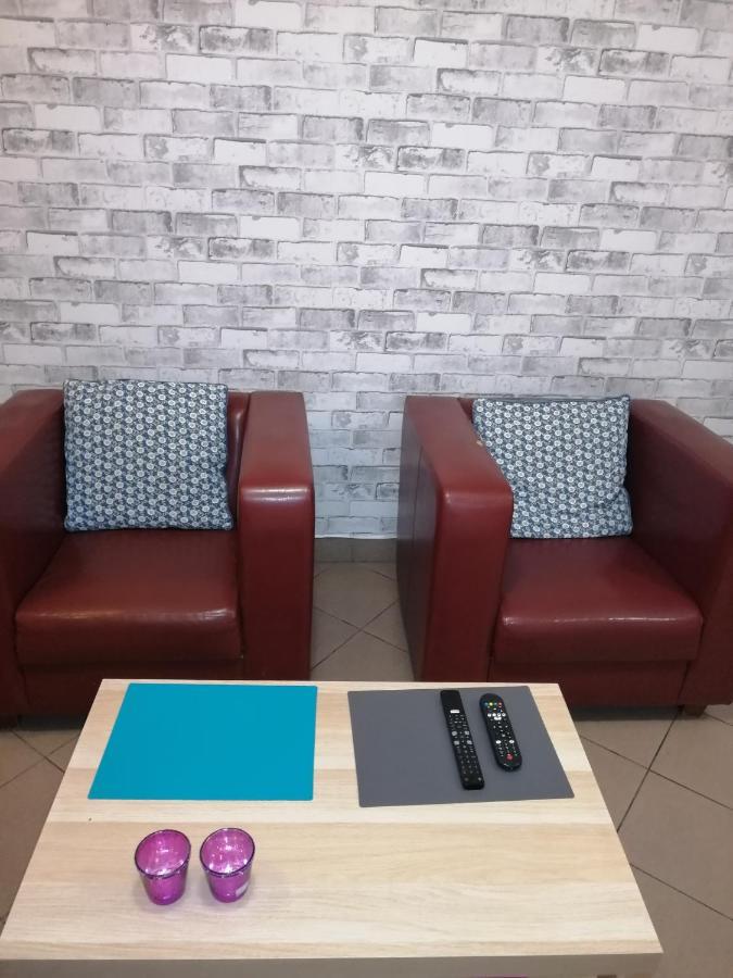 Hostel Gliwice Centrum Parking Exteriör bild