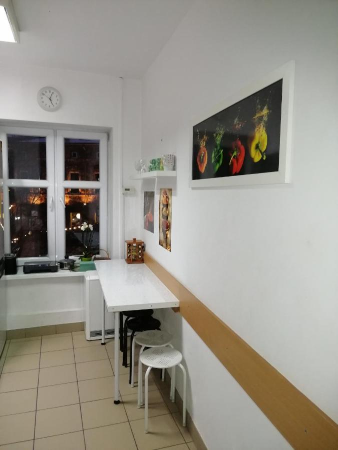 Hostel Gliwice Centrum Parking Exteriör bild