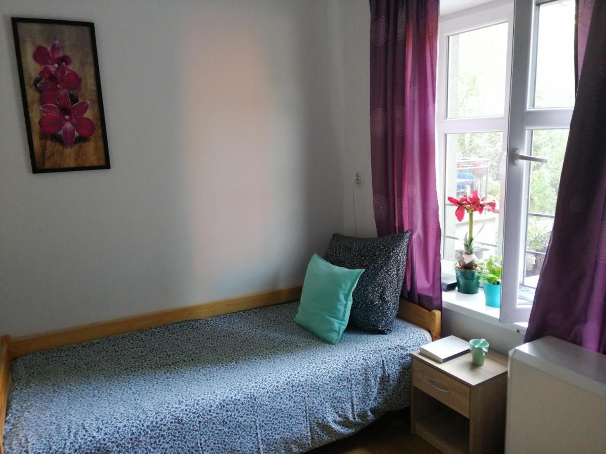 Hostel Gliwice Centrum Parking Exteriör bild