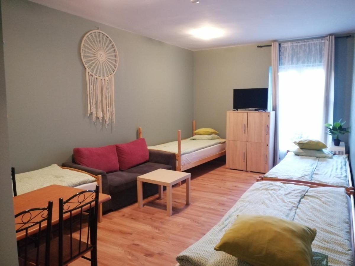 Hostel Gliwice Centrum Parking Exteriör bild