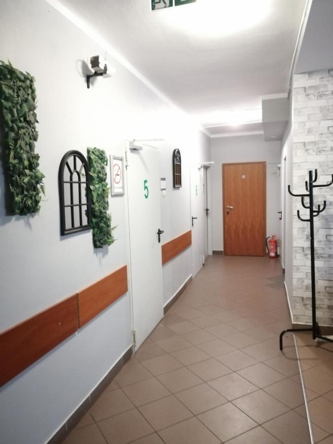 Hostel Gliwice Centrum Parking Exteriör bild
