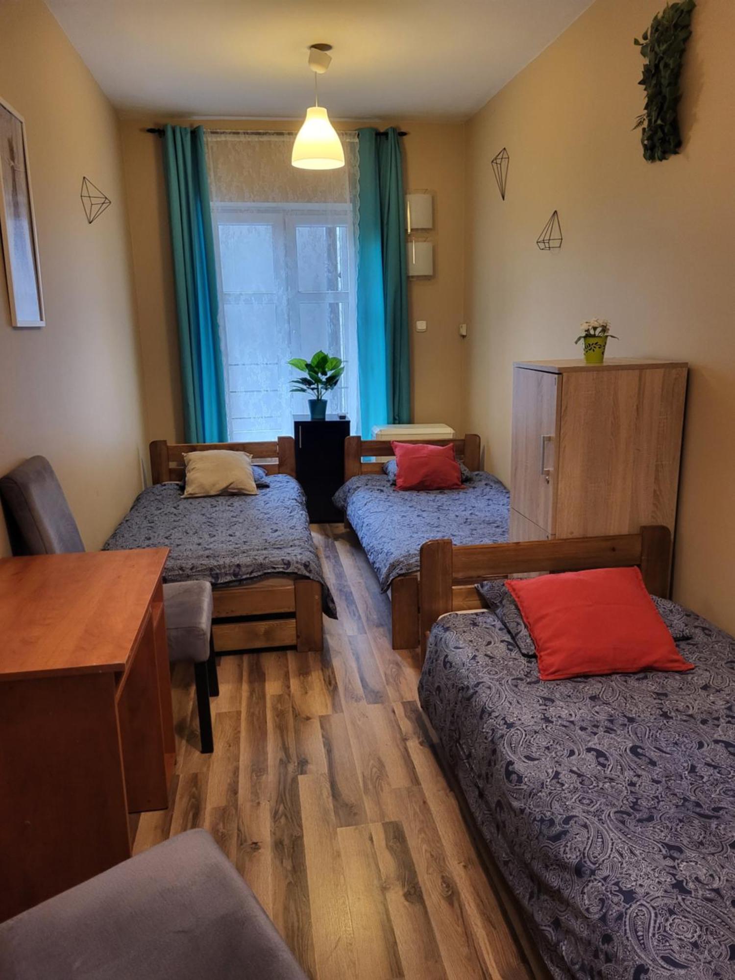 Hostel Gliwice Centrum Parking Exteriör bild