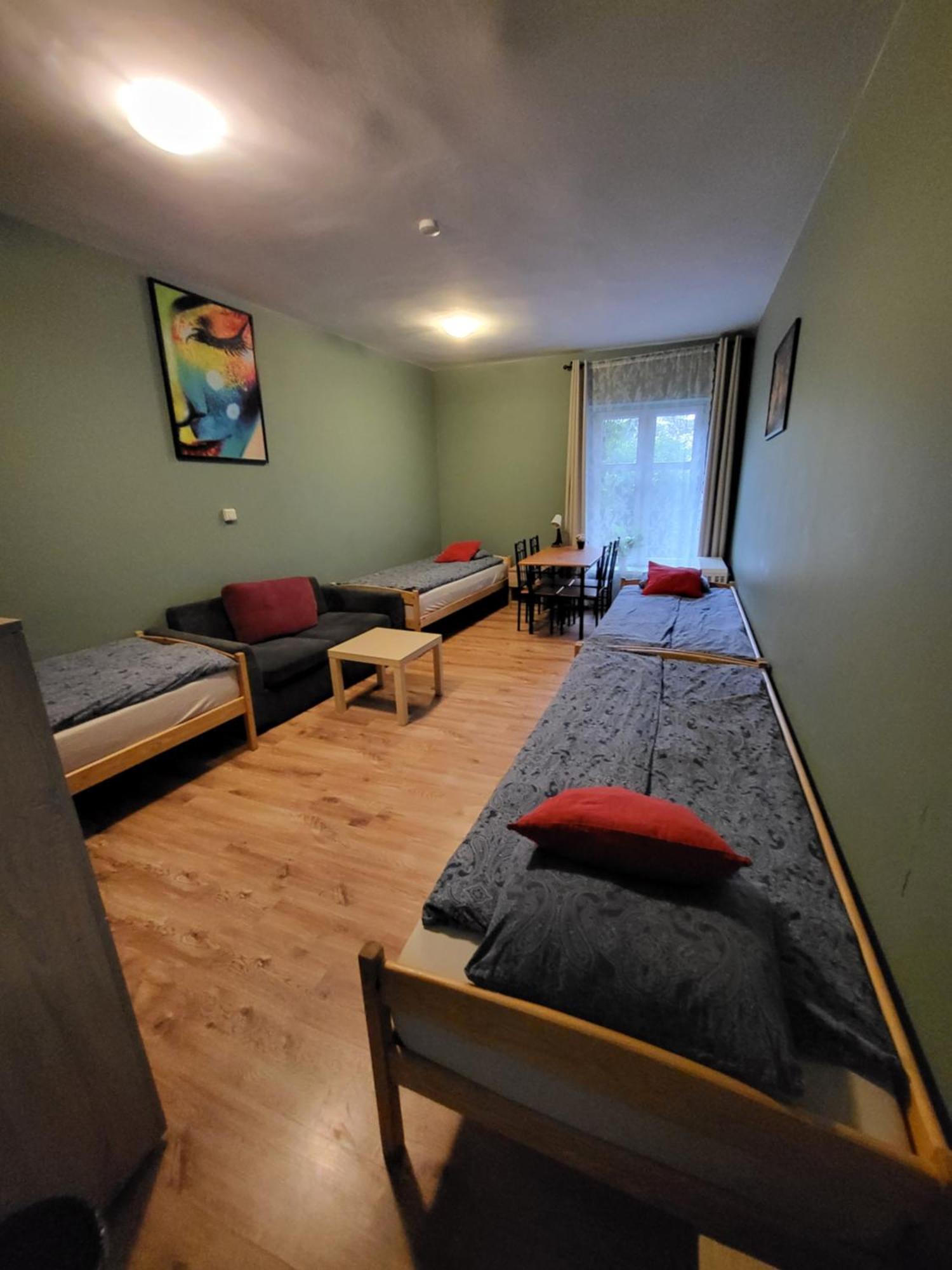 Hostel Gliwice Centrum Parking Exteriör bild