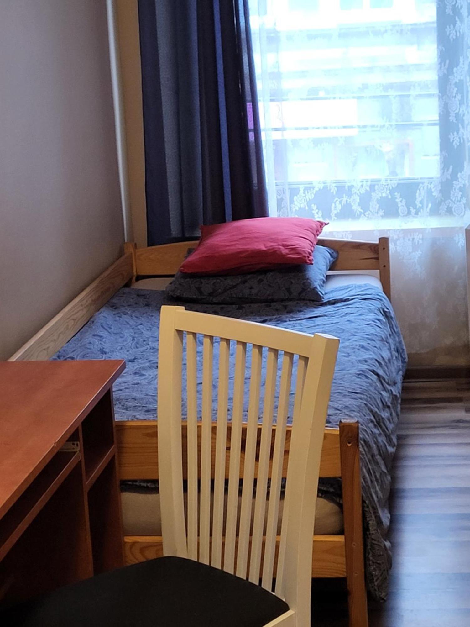 Hostel Gliwice Centrum Parking Exteriör bild