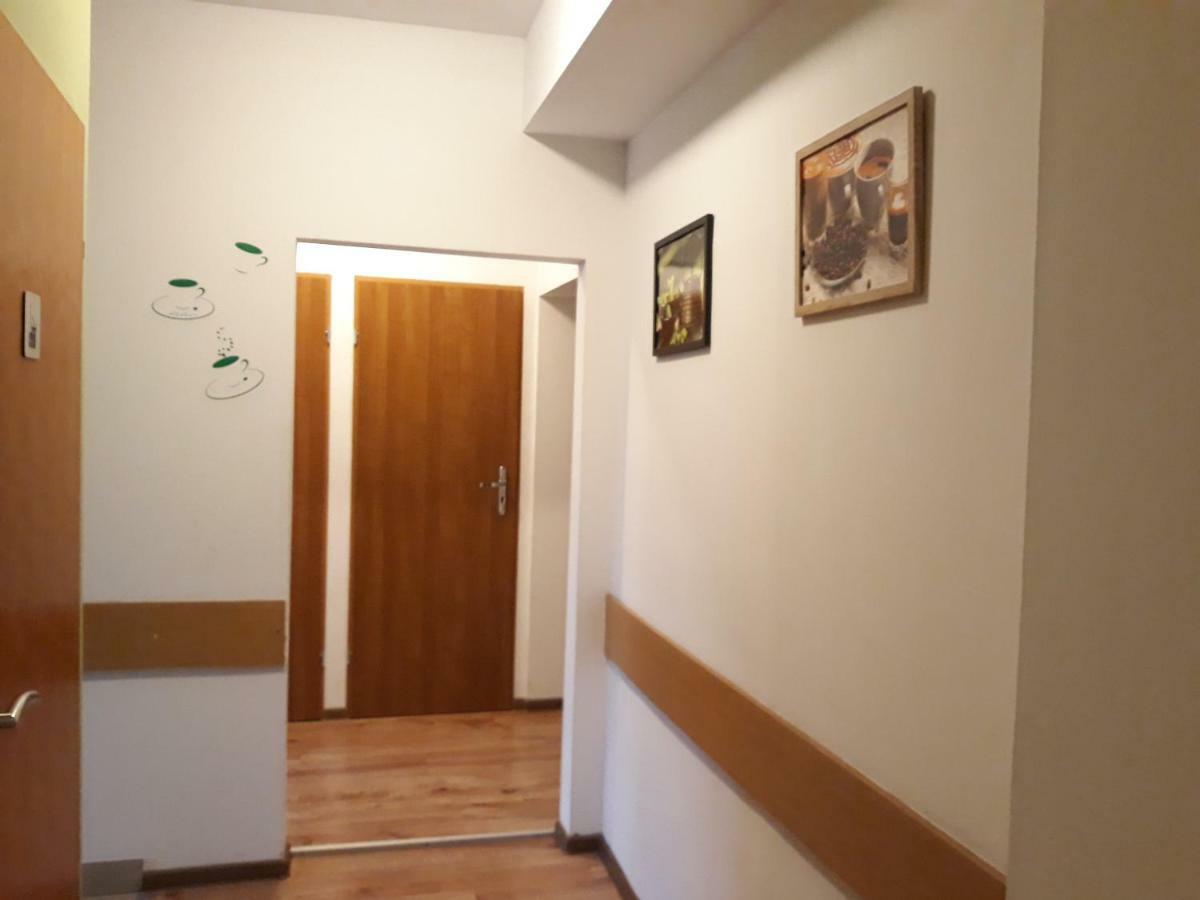 Hostel Gliwice Centrum Parking Exteriör bild