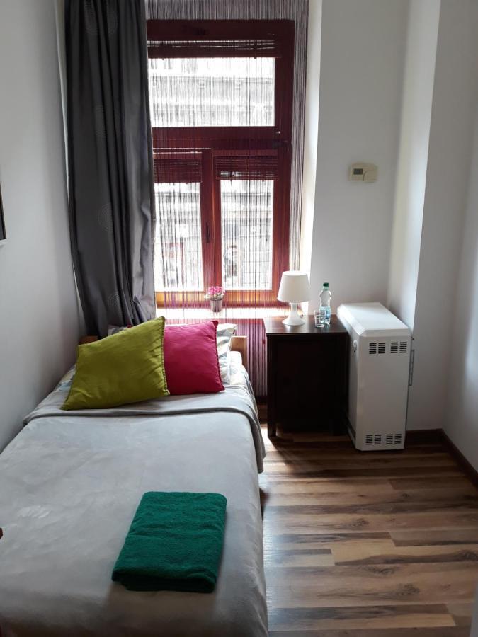 Hostel Gliwice Centrum Parking Exteriör bild