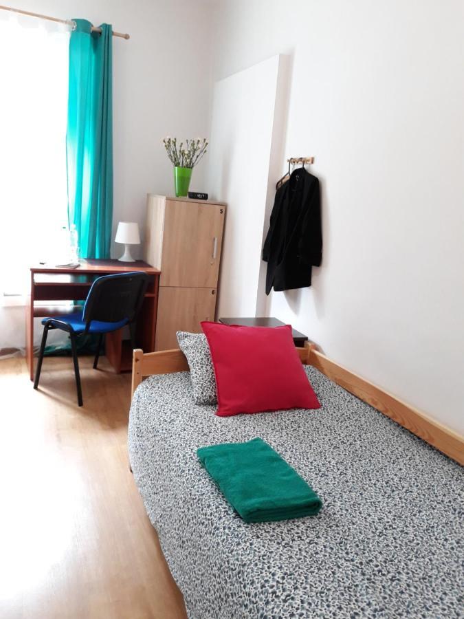 Hostel Gliwice Centrum Parking Exteriör bild